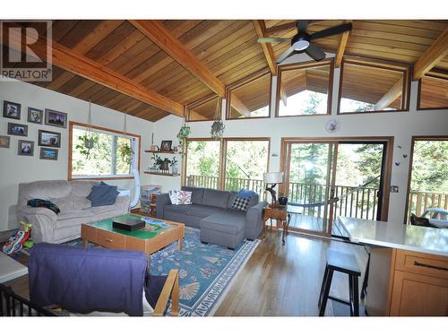 1710 South Lakeside Drive, Williams Lake, BC - Indoor Photo Showing Living Room