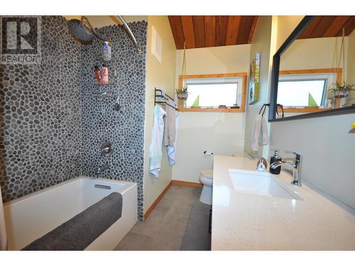 1710 South Lakeside Drive, Williams Lake, BC - Indoor Photo Showing Bathroom