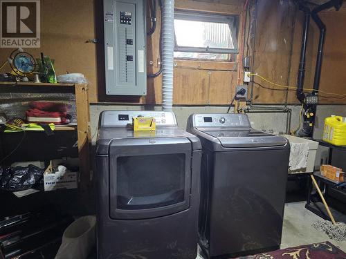 1144 8Th Avenue, Valemount, BC - Indoor Photo Showing Laundry Room