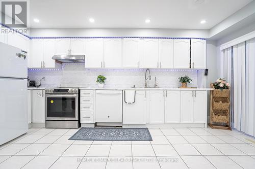 71 Tumbleweed Trail, Brampton (Fletcher'S Creek South), ON - Indoor Photo Showing Kitchen