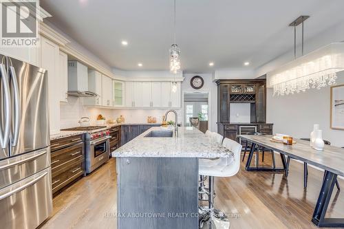 261 Gatwick Drive, Oakville, ON - Indoor Photo Showing Kitchen With Upgraded Kitchen