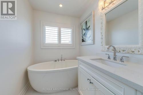 261 Gatwick Drive, Oakville, ON - Indoor Photo Showing Bathroom