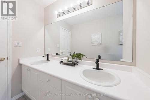 2268 Greenway Terrace, Burlington, ON - Indoor Photo Showing Bathroom