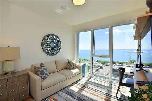 500 Brock Avenue|Unit #1807, Burlington, ON - Indoor Photo Showing Living Room