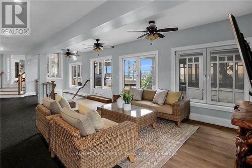 45 Lakegate Drive, Hamilton, ON - Indoor Photo Showing Living Room