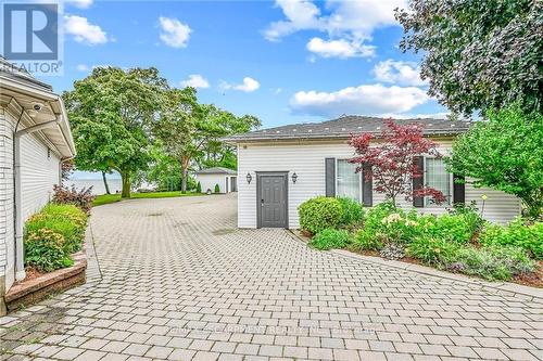 45 Lakegate Drive, Hamilton (Lakeshore), ON - Outdoor