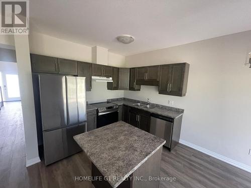 94 West Creek Court, Welland, ON - Indoor Photo Showing Kitchen With Double Sink