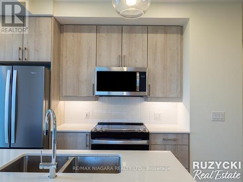 705 - 118 West Street, Port Colborne, ON - Indoor Photo Showing Kitchen With Double Sink