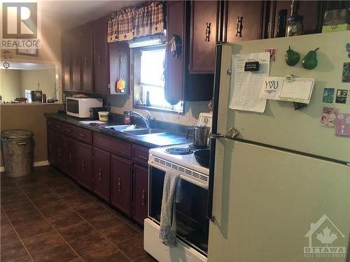 6475 Cty Rd 15 Road, Brockville, ON - Indoor Photo Showing Kitchen With Double Sink