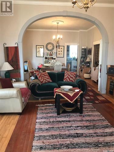 300 1St Avenue, Semans, SK - Indoor Photo Showing Living Room