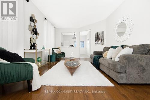 36 Alfred Shrubb Lane, Clarington, ON - Indoor Photo Showing Living Room