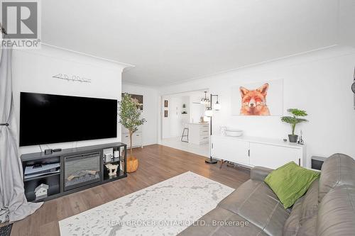 471 East 36Th Street, Hamilton (Macassa), ON - Indoor Photo Showing Living Room