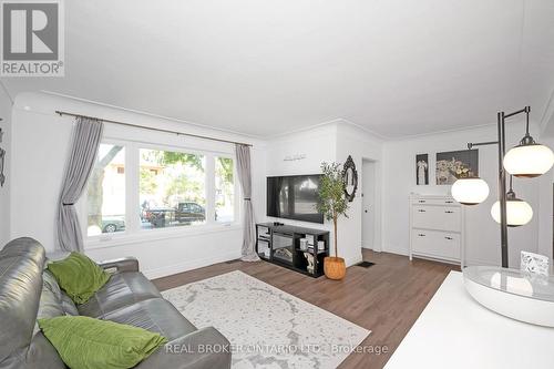 471 East 36Th Street, Hamilton (Macassa), ON - Indoor Photo Showing Living Room