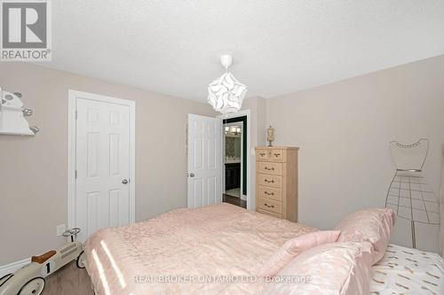 471 East 36Th Street, Hamilton, ON - Indoor Photo Showing Bedroom