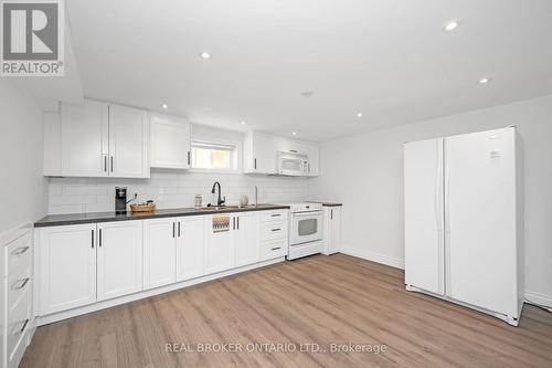 471 East 36Th Street, Hamilton (Macassa), ON - Indoor Photo Showing Kitchen