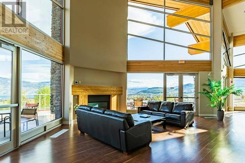 3211 Skyview Lane Unit# 312, West Kelowna, BC - Indoor Photo Showing Living Room