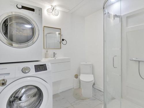 Bathroom - 7 Place Du Vieux Village, Châteauguay, QC - Indoor Photo Showing Laundry Room