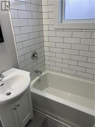 14 Lefurgey, Moncton, NB - Indoor Photo Showing Bathroom