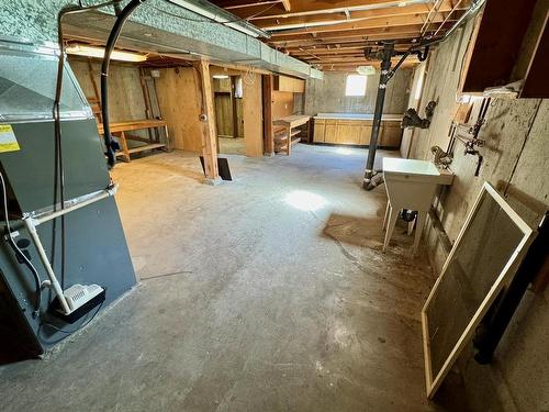 2067 Glenwood Drive, Kamloops, BC - Indoor Photo Showing Basement