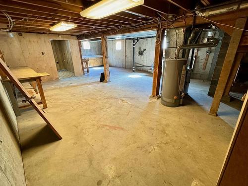 2067 Glenwood Drive, Kamloops, BC - Indoor Photo Showing Basement