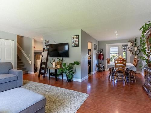 8 Breccia Drive, Logan Lake, BC - Indoor Photo Showing Living Room