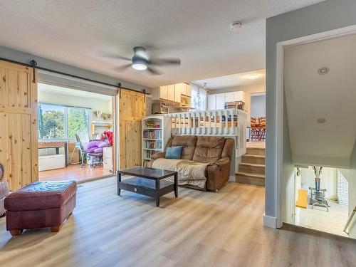 8 Breccia Drive, Logan Lake, BC - Indoor Photo Showing Living Room