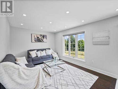 16 Yolanda Place, Brampton (Fletcher'S Meadow), ON - Indoor Photo Showing Living Room