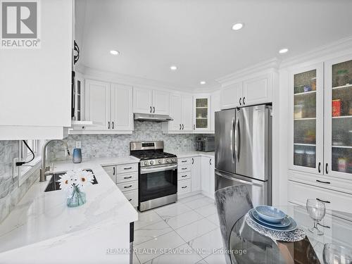 16 Yolanda Place, Brampton (Fletcher'S Meadow), ON - Indoor Photo Showing Kitchen With Stainless Steel Kitchen With Upgraded Kitchen