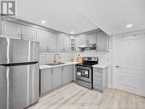 16 Yolanda Place, Brampton (Fletcher'S Meadow), ON - Indoor Photo Showing Kitchen With Stainless Steel Kitchen With Upgraded Kitchen