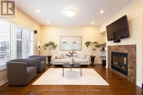 5300 Snowbird Court, Mississauga, ON - Indoor Photo Showing Living Room With Fireplace