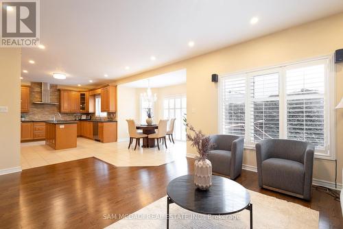 5300 Snowbird Court, Mississauga, ON - Indoor Photo Showing Living Room