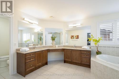 5300 Snowbird Court, Mississauga, ON - Indoor Photo Showing Bathroom