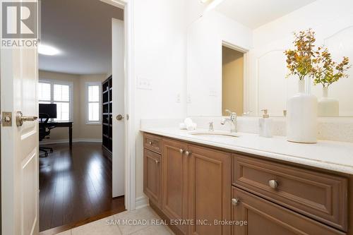 5300 Snowbird Court, Mississauga, ON - Indoor Photo Showing Bathroom