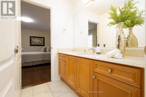 5300 Snowbird Court, Mississauga, ON - Indoor Photo Showing Bathroom