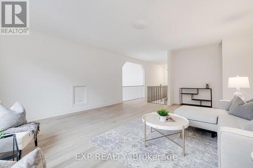 44 Magnolia Avenue, Adjala-Tosorontio (Colgan), ON - Indoor Photo Showing Living Room