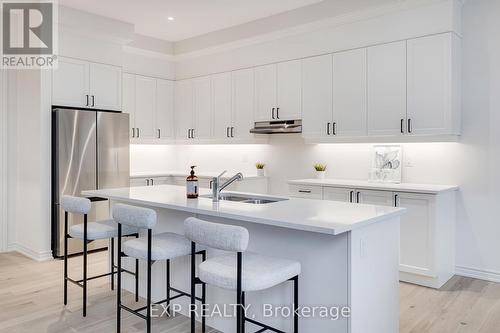 44 Magnolia Avenue, Adjala-Tosorontio (Colgan), ON - Indoor Photo Showing Kitchen With Double Sink With Upgraded Kitchen