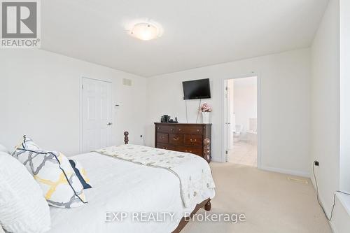 18 Davidson Drive, New Tecumseth, ON - Indoor Photo Showing Bedroom