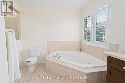 18 Davidson Drive, New Tecumseth, ON - Indoor Photo Showing Bathroom