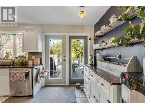 5487 Heyer Road, Prince George, BC - Indoor Photo Showing Kitchen