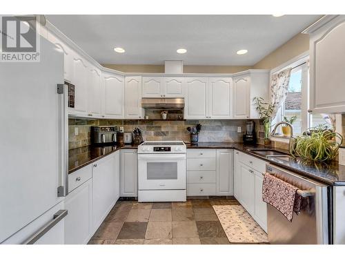 5487 Heyer Road, Prince George, BC - Indoor Photo Showing Kitchen