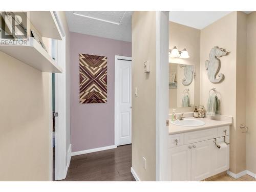 5487 Heyer Road, Prince George, BC - Indoor Photo Showing Bathroom