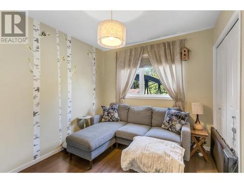 5487 Heyer Road, Prince George, BC - Indoor Photo Showing Living Room