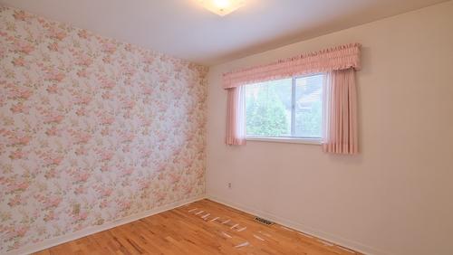 1915 Bowes Street, Kelowna, BC - Indoor Photo Showing Other Room