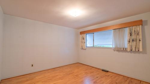 1915 Bowes Street, Kelowna, BC - Indoor Photo Showing Other Room