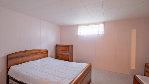 1915 Bowes Street, Kelowna, BC - Indoor Photo Showing Bedroom