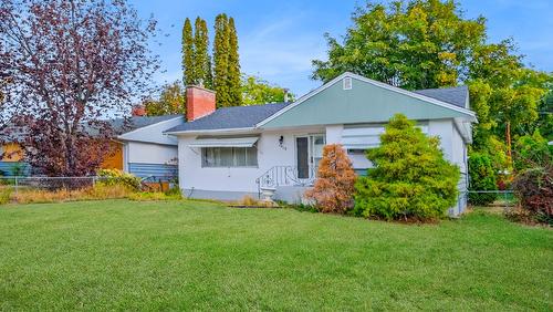 1915 Bowes Street, Kelowna, BC - Outdoor