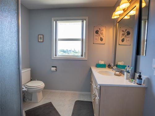 4295 North Naramata Road, Naramata, BC - Indoor Photo Showing Bathroom