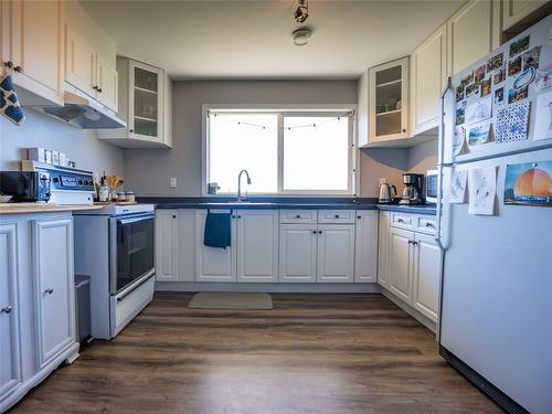 4295 North Naramata Road, Naramata, BC - Indoor Photo Showing Kitchen