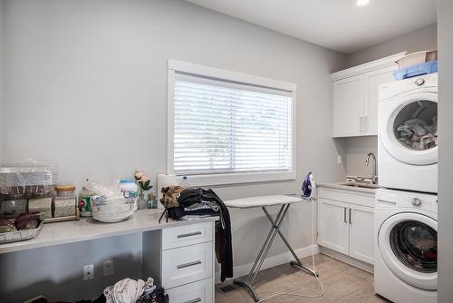 109-3075 Vint Road, Kelowna, BC - Indoor Photo Showing Laundry Room