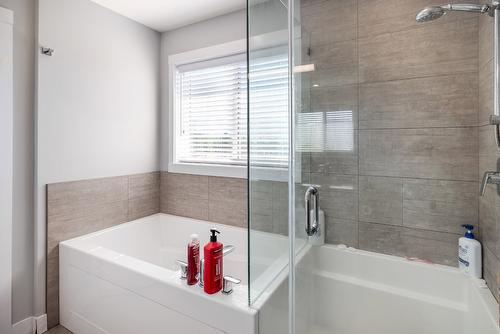 109-3075 Vint Road, Kelowna, BC - Indoor Photo Showing Bathroom